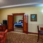 Golden Palace Hotell 4*