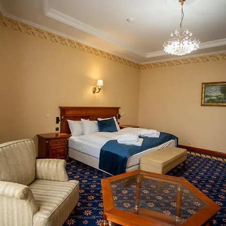 Golden Palace Hotel 4*