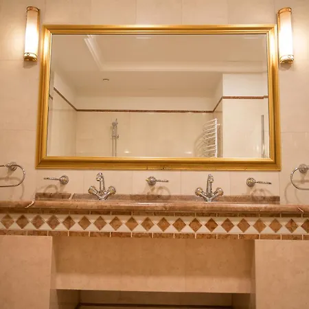 Golden Palace Hotel 4*