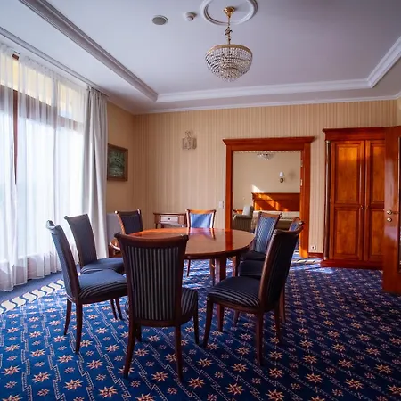 Golden Palace 4* Göd