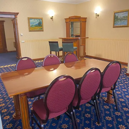 Golden Palace 4* Göd