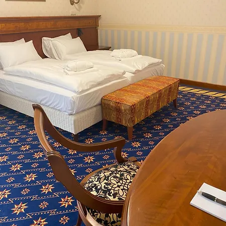 Golden Palace Hotel