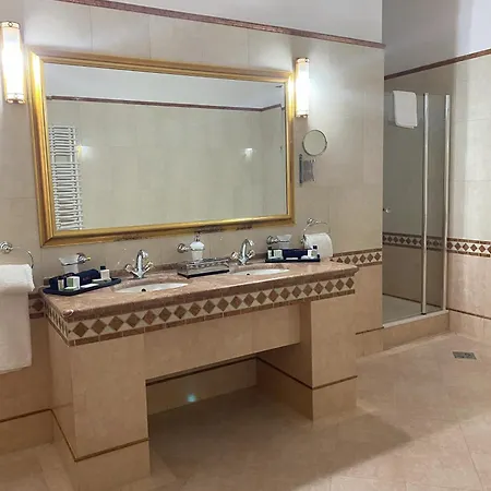 Hotel Golden Palace