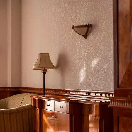 Golden Palace Hotel 4*
