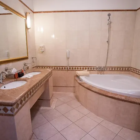 Golden Palace Hotel Göd