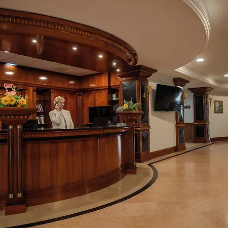 Golden Palace فندق