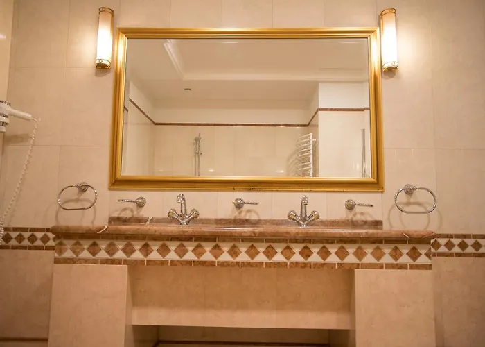 Golden Palace Szálloda 4*