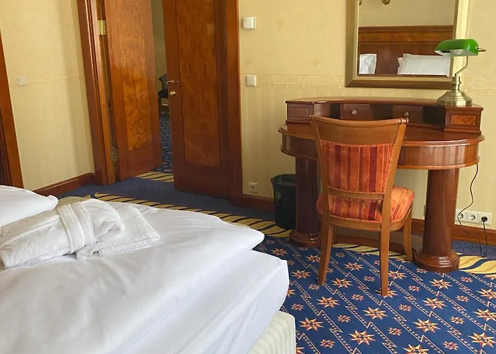 Golden Palace Szálloda 4*